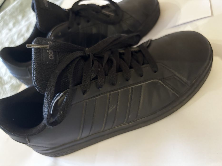 Продам кросівки adidas