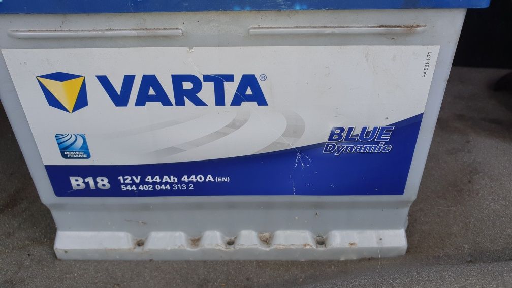 Akumulator Varta Blue Dynamic B18 12V 44Ah 440A użyawany 1,5 roku Warszawa  Mokotów •