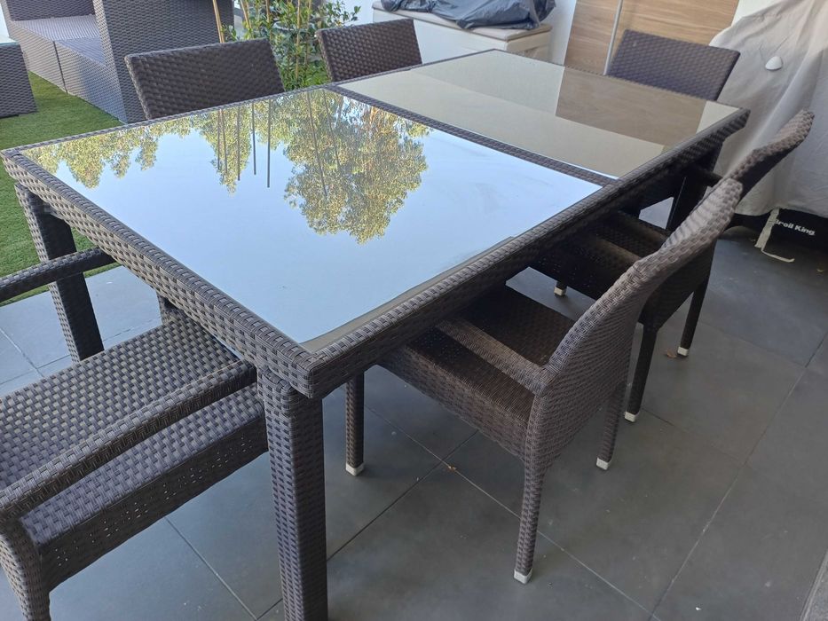 Conjunto de mesa e cadeiras