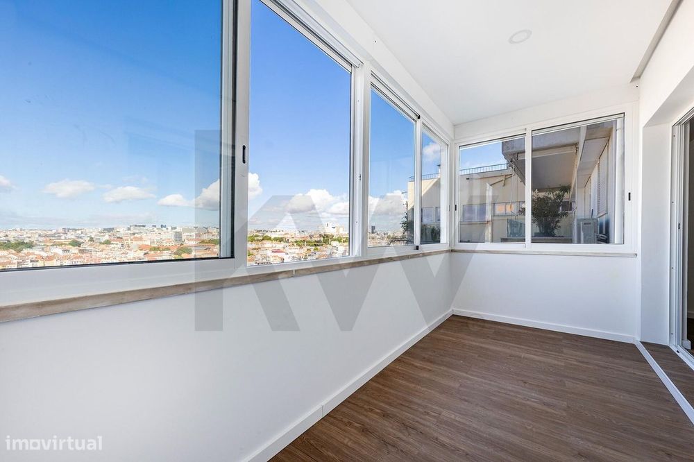 Apartamento T1 com vista deslumbrante e lugar de parqueamento na Penha