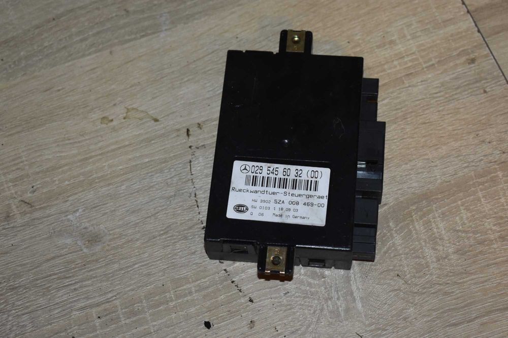 Mercedes-Benz E W211 Sterownik / Moduł elektrycznej klapy tylnej / bagażnika 0295456032 5ZA00846900