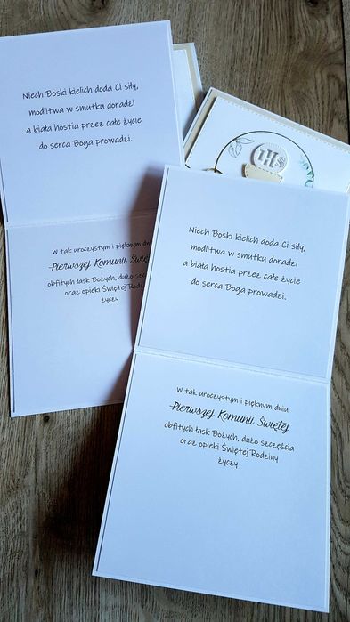 Kartka na Komunię ręcznie robiona z zielonym wiankiem