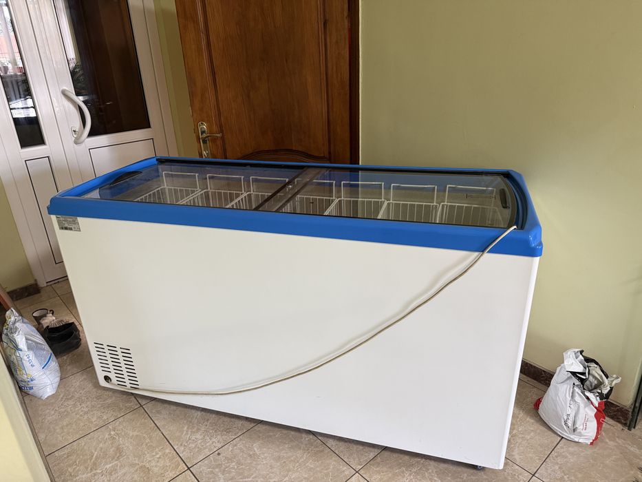 Продам нову вітрину juka m600p