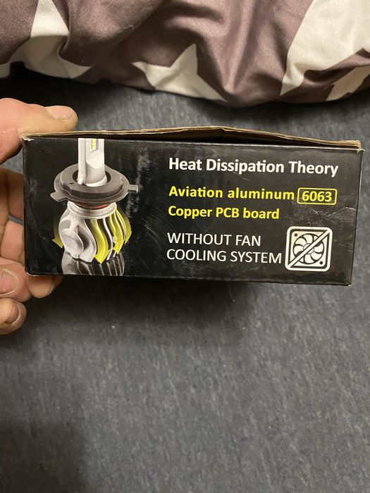 Лед лампи H 4  майже нові