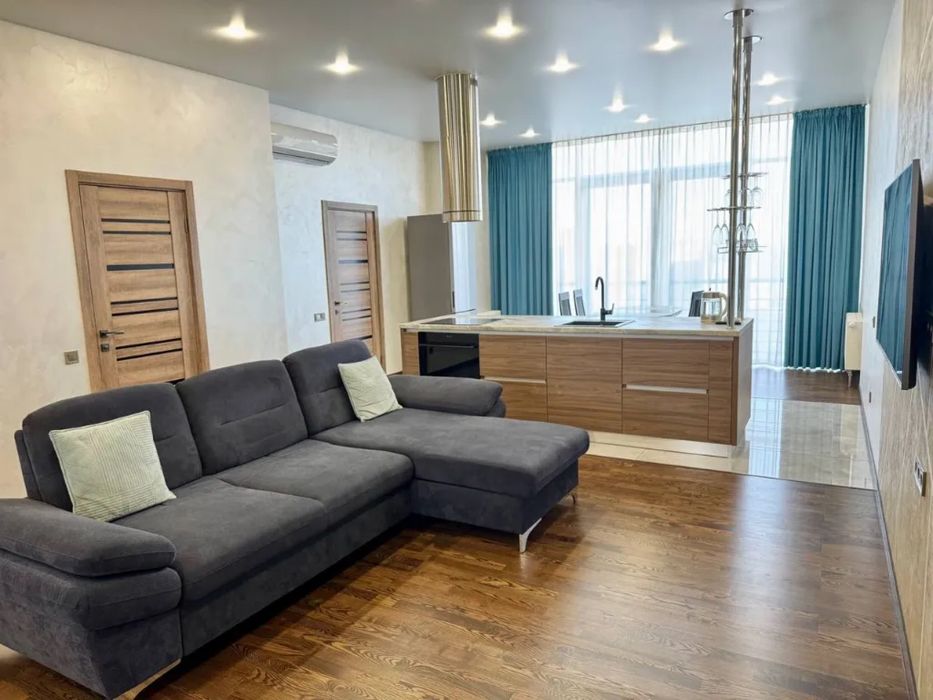 Продам 2-комн.квартиру в центре ЖК Дуэт. 81 м.кв. Вид на реку Днепр