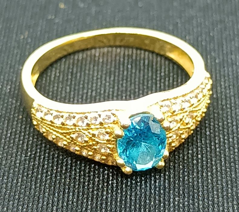 Wspaniały pierścionek ze złota 585 (14k) waga 2.92g topaz