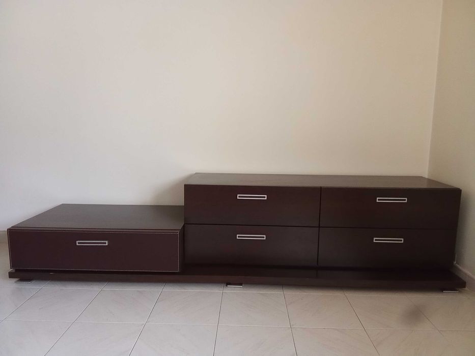Móvel com muita arrumação.