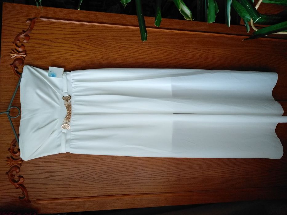 Платье новое, очень красиво смотрится. Нарядное.( размер на фото)