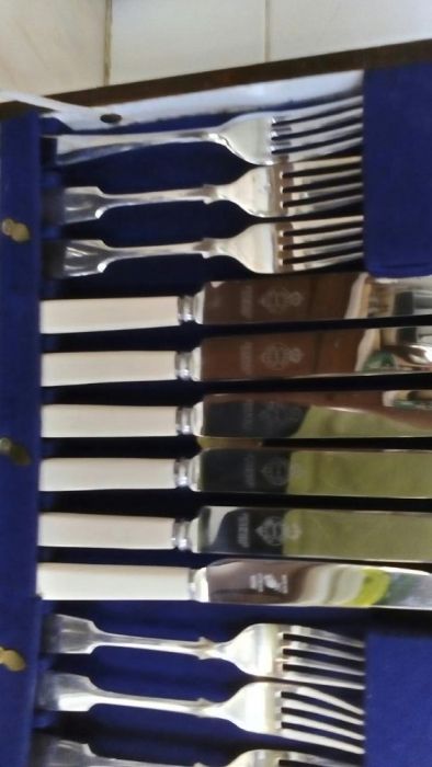 Faqueiro de qualidade em caixa como novo vendo ou troco