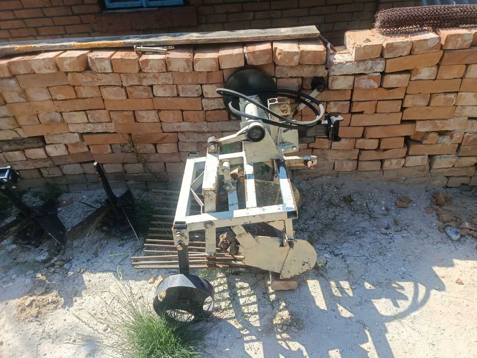 Продам трактор терміново.