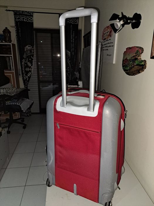 mala da United colors of Benetton  muito resistente  medi 63x41x23