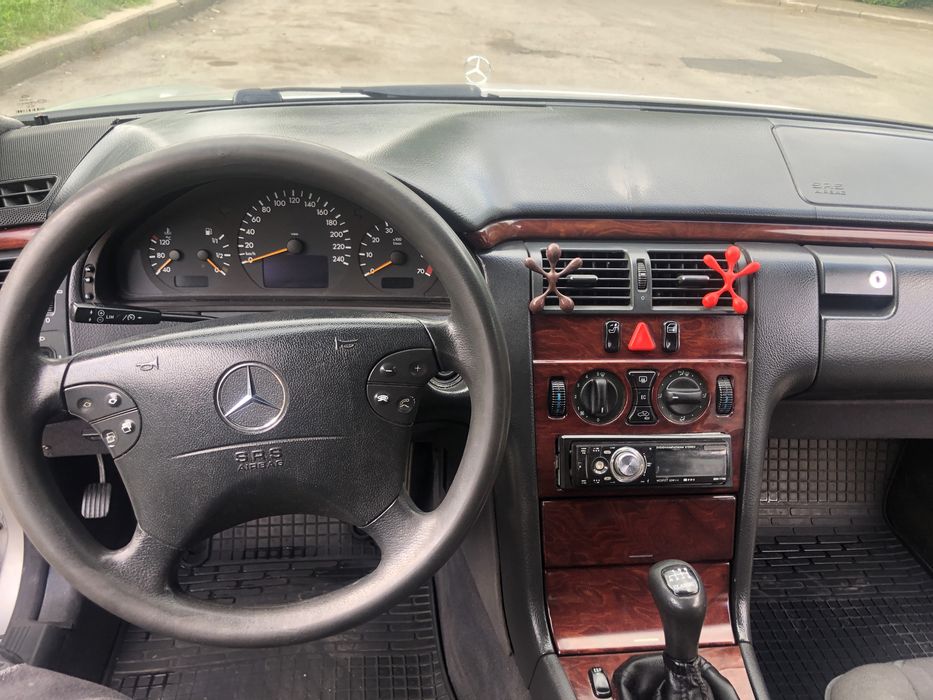 Продам мерседес w210