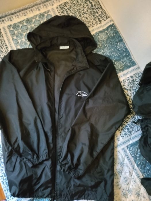 Casaco corta vento/ chuva