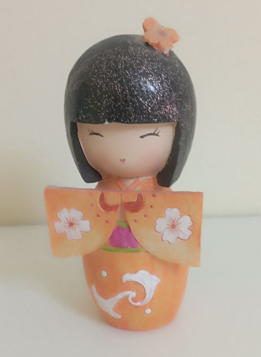 Bonecas japonesas fofas, esculturas em madeira