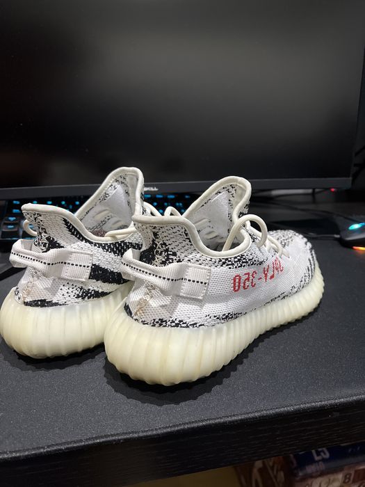 Ténis Yeezy Boost 350 zebra