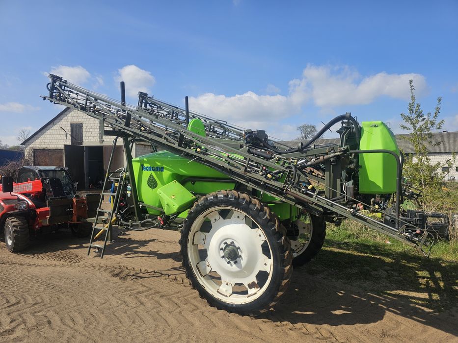 Opryskiwacz Tecnoma 24/12 m 2600 litrów