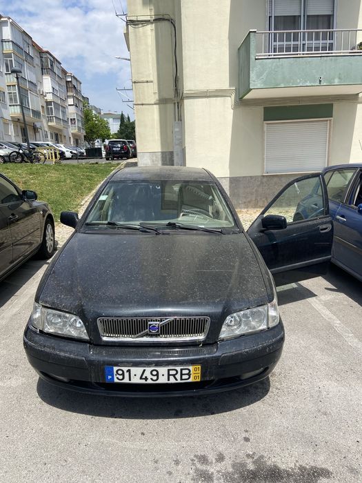 Volvo S40 avariado