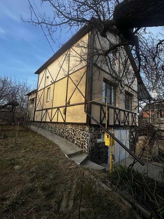 * Продається будинок неподалік м. Рівне