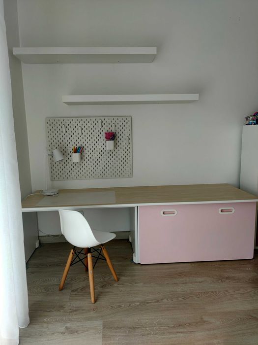 Mobiliário criança com gavetoes e prateleiras