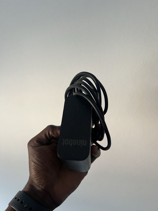 Carregador semi novo de trotineta