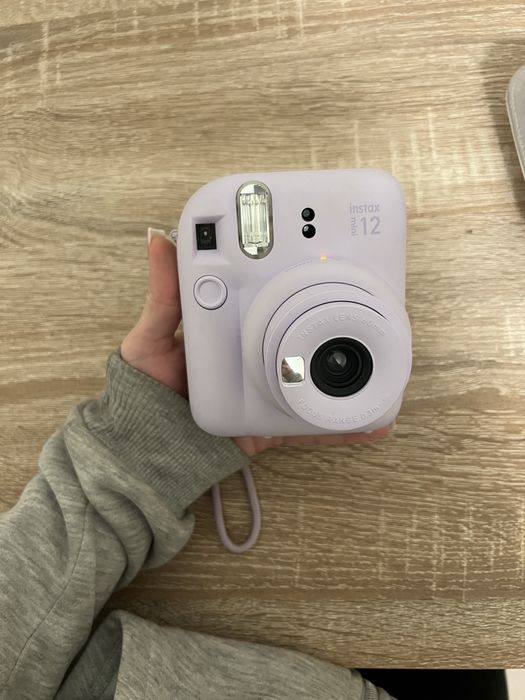 Fujifilm Instax Mini 12 лавандовий + білий чохол в подарунок
