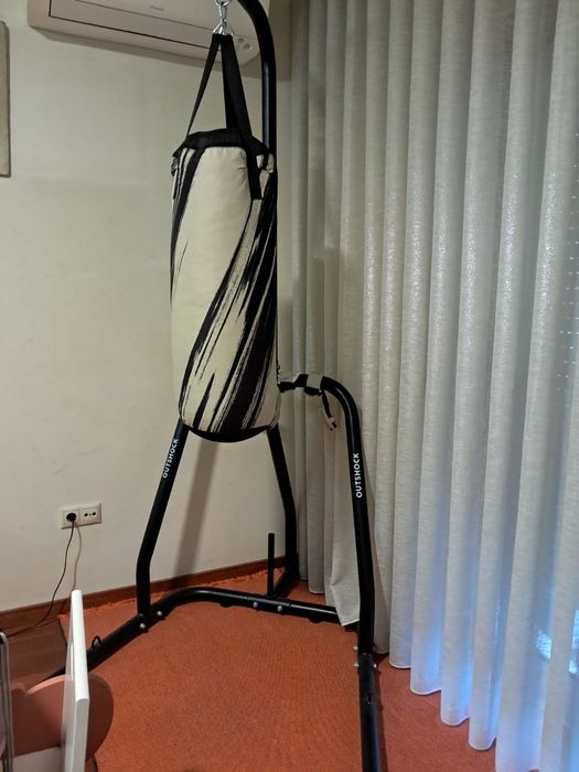 Saco de boxe com suporte de chão