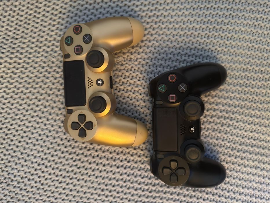 PS4 com 2 comandos
​Preço: 180 €
​Descrição: