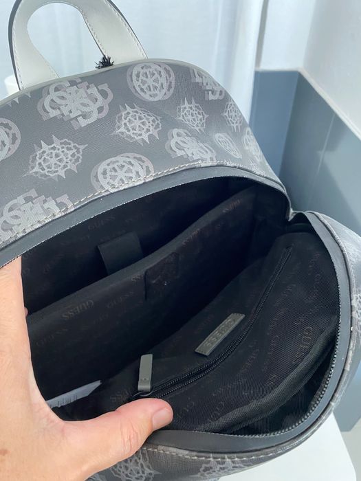 Mochila Guess pouco uso