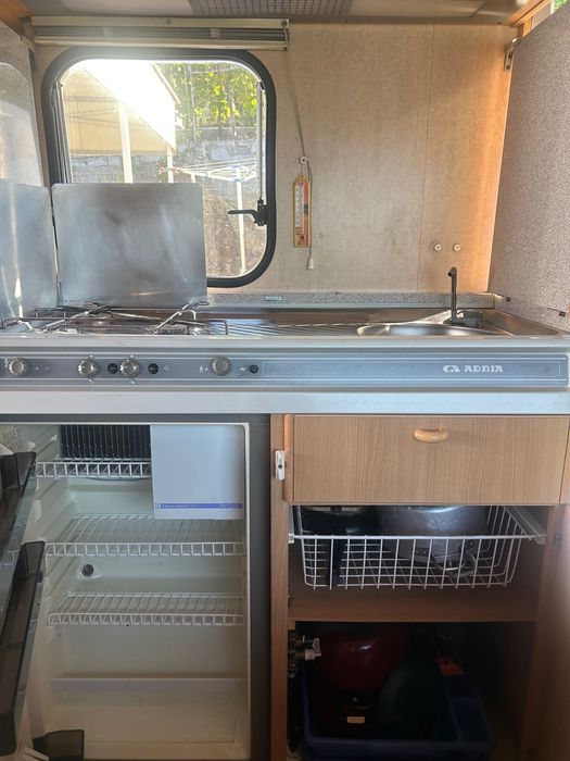 Alugo caravana em terreno vedado com luz e água incluído