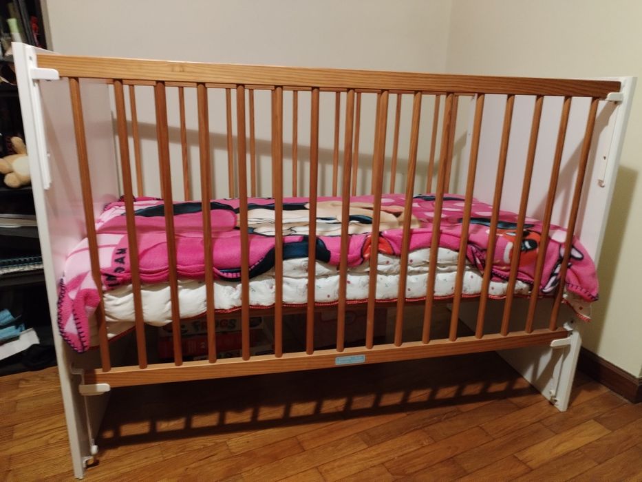 Cama berçário bébé  lacado branco com colchão novo