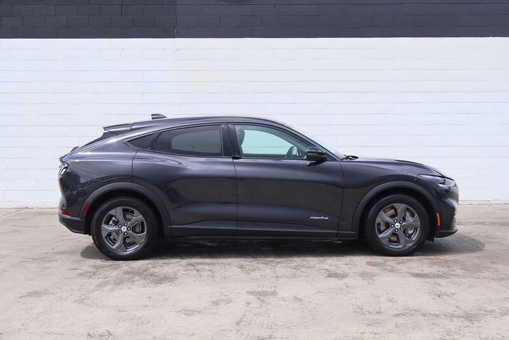 Ford Mustang Mach-E Premium      2023