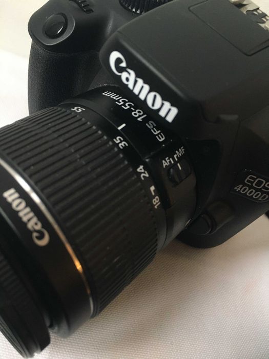 Câmara fotográfica, DSLR, Canon EOS 4000D. Bom estado.