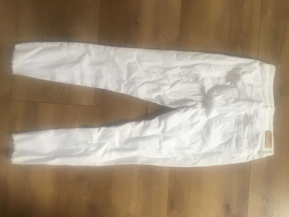 Białe dżinsy stretch rozmiar M