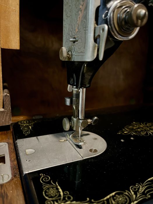 Singer No. 99 – Máquina de Costura Vintage (1933)