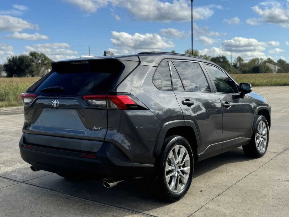 Toyota RAV4 XLE Premium      2019