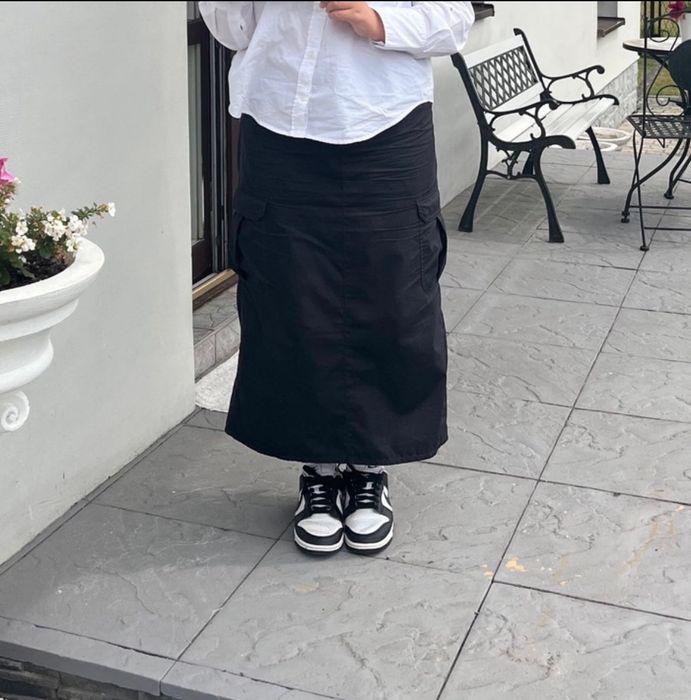 Czarna spódnica do kostek