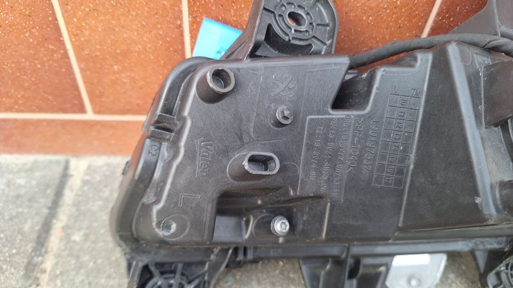 Halogen lewy led Peugeot 3008 lift