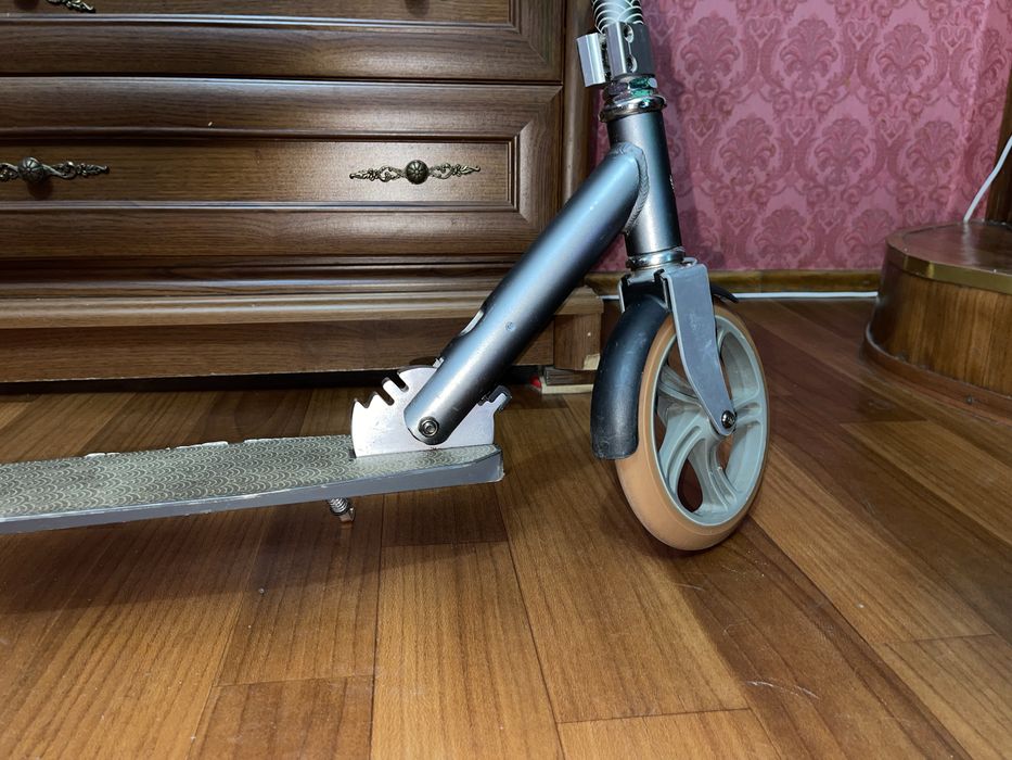 Самокат Frenzy Kaimana. Складывающийся, легкий