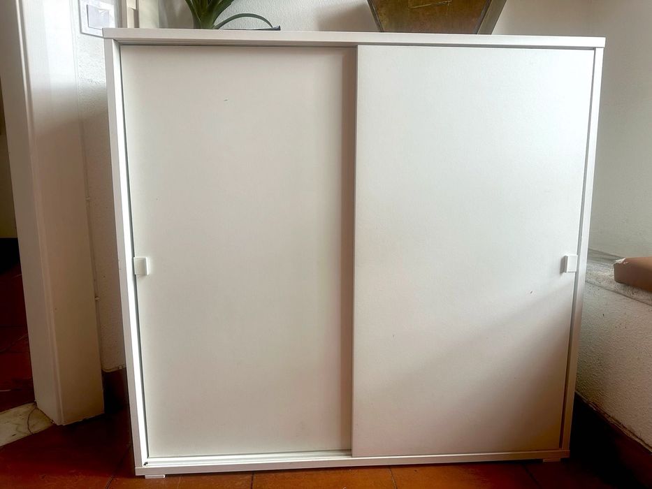 armário vihals (portas deslizantes) da Ikea