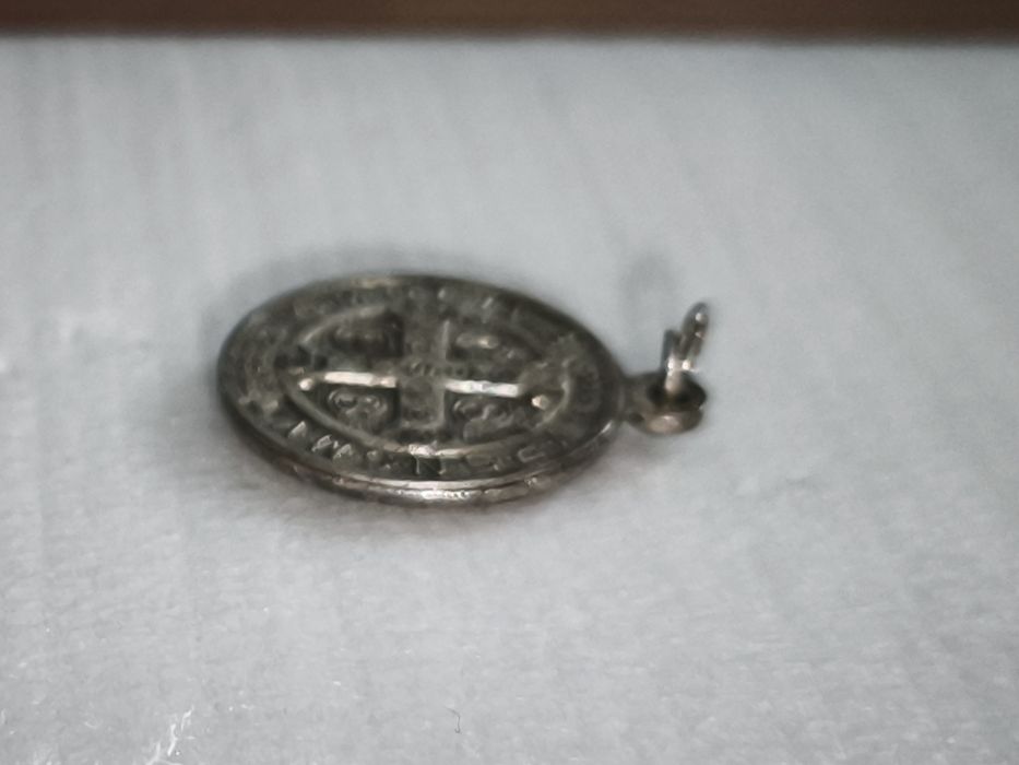 Św. Benedykt ,  medalik religijny z ochroną przed złem 1944 rok .