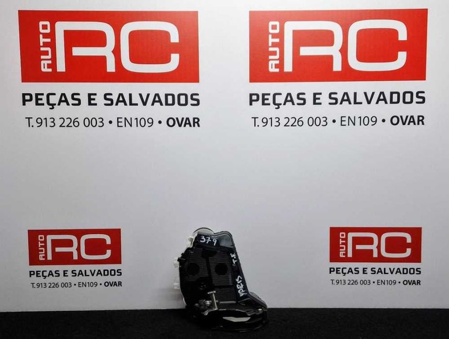 Fechadura / Fecho Porta Trás Esquerdo V51-14140 - TOYOTA YARIS