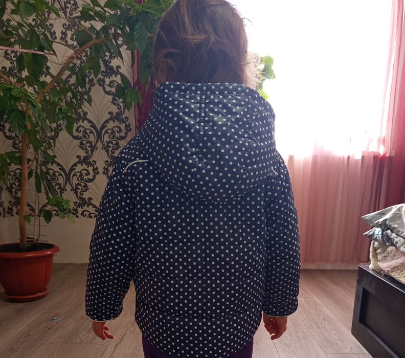 Куртка весняна для дівчинки 98р.