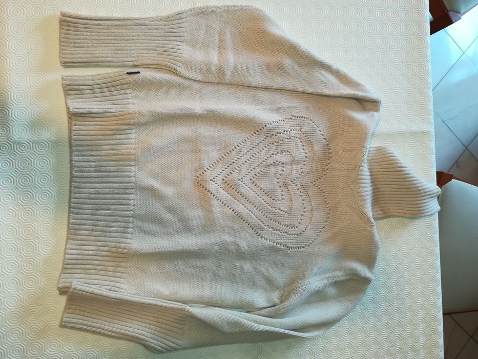 Camisolas Moschino e Burberry