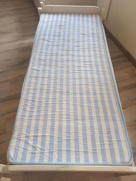 Łóżko sosnowe z materacem 90x200