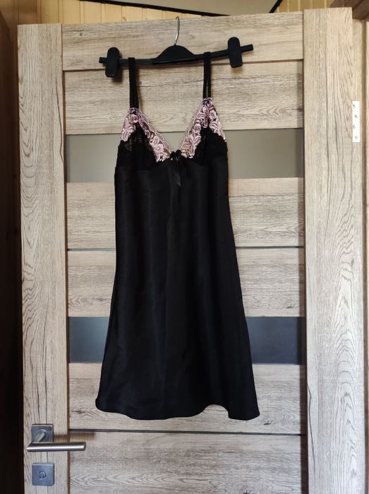 Мереживна нічна сорочка