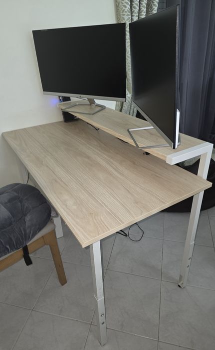 Secretária 120x60 com parte elevada para monitor