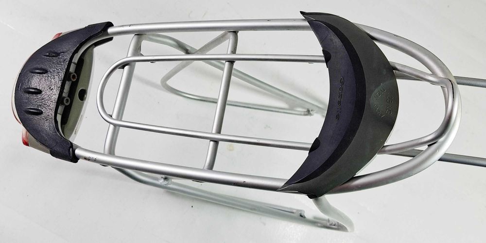 Bagażnik tylny do roweru na koła 28 cali mocowany na śruby Gazelle alu