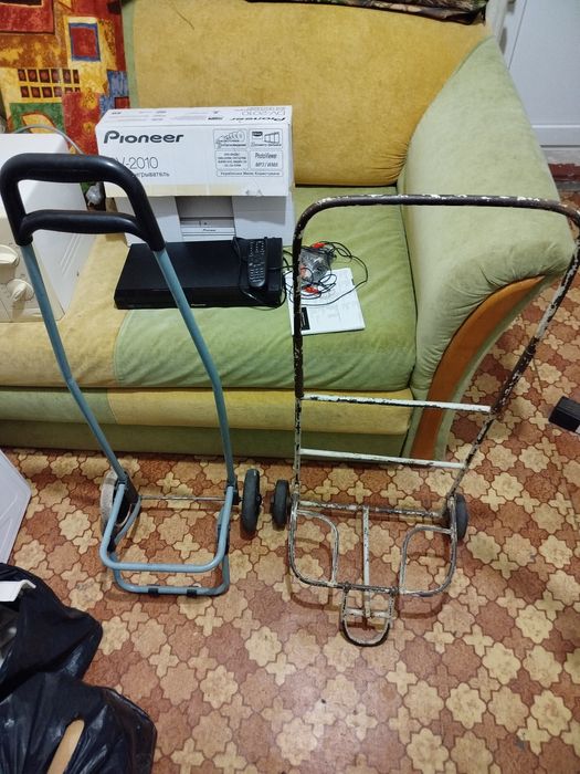 2 тележки, в хорошем состоянии, всё целое