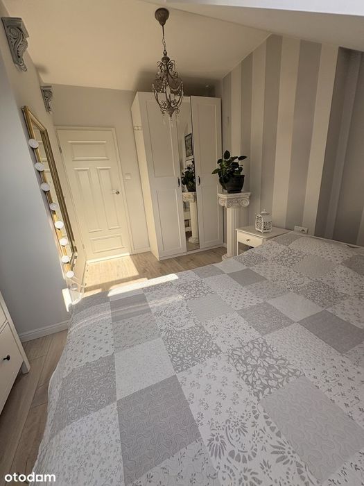 Dwupoziomowe mieszkanie z trzecim poziomem,dużym balkonem oraz piwnicą