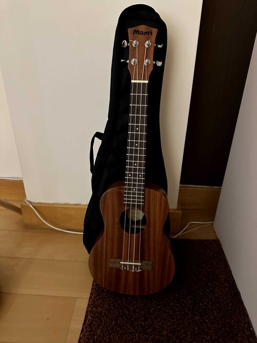 Ukulele Maori + Saco